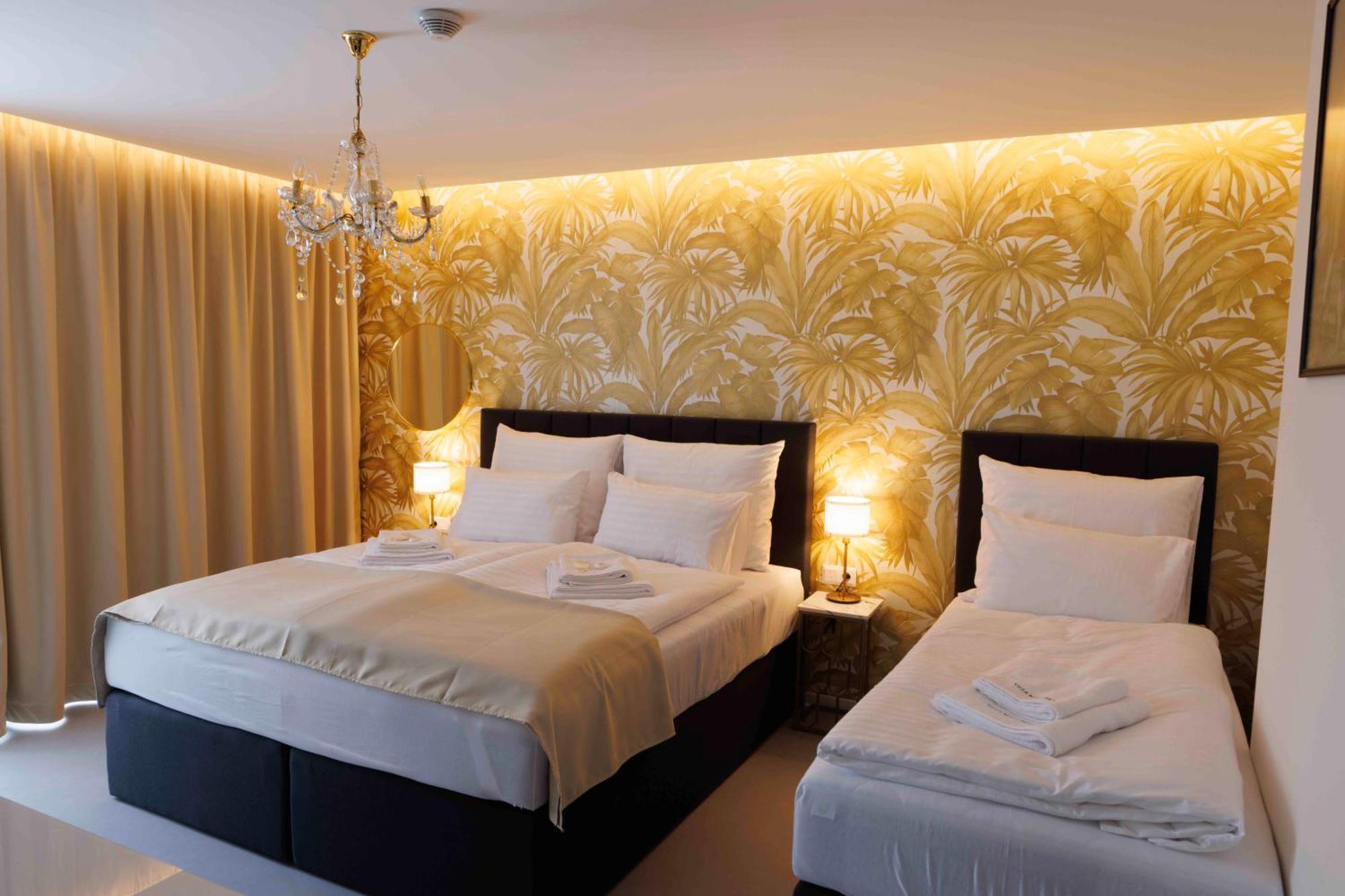 Villa Mala Praha Experience In The Center Of Zilina Luaran gambar