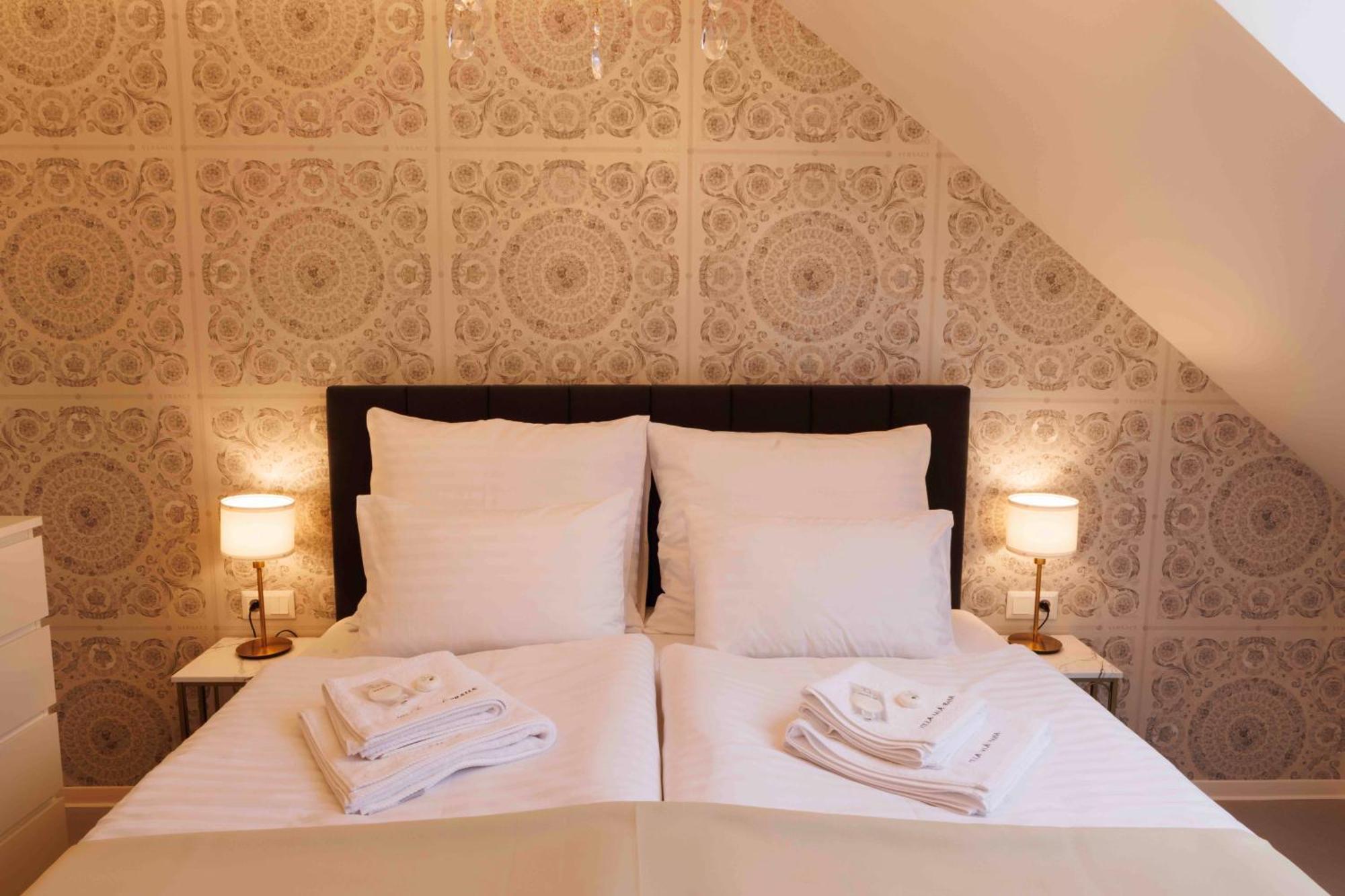 Villa Mala Praha Experience In The Center Of Zilina Luaran gambar